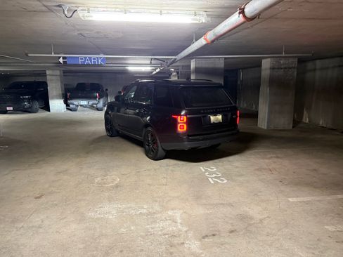 Used 2020 Land Rover Range Rover image 4