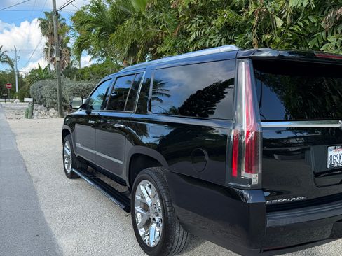 Used 2019 Cadillac Escalade ESV Premium Luxury AWD/4WD image 5
