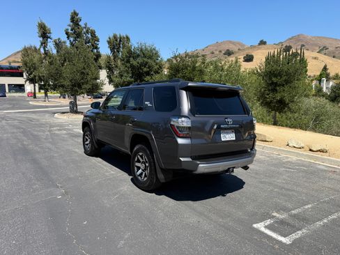 Used 2020 Toyota 4Runner TRD Off-Road Premium w/ Moonroof Package AWD/4WD image 6