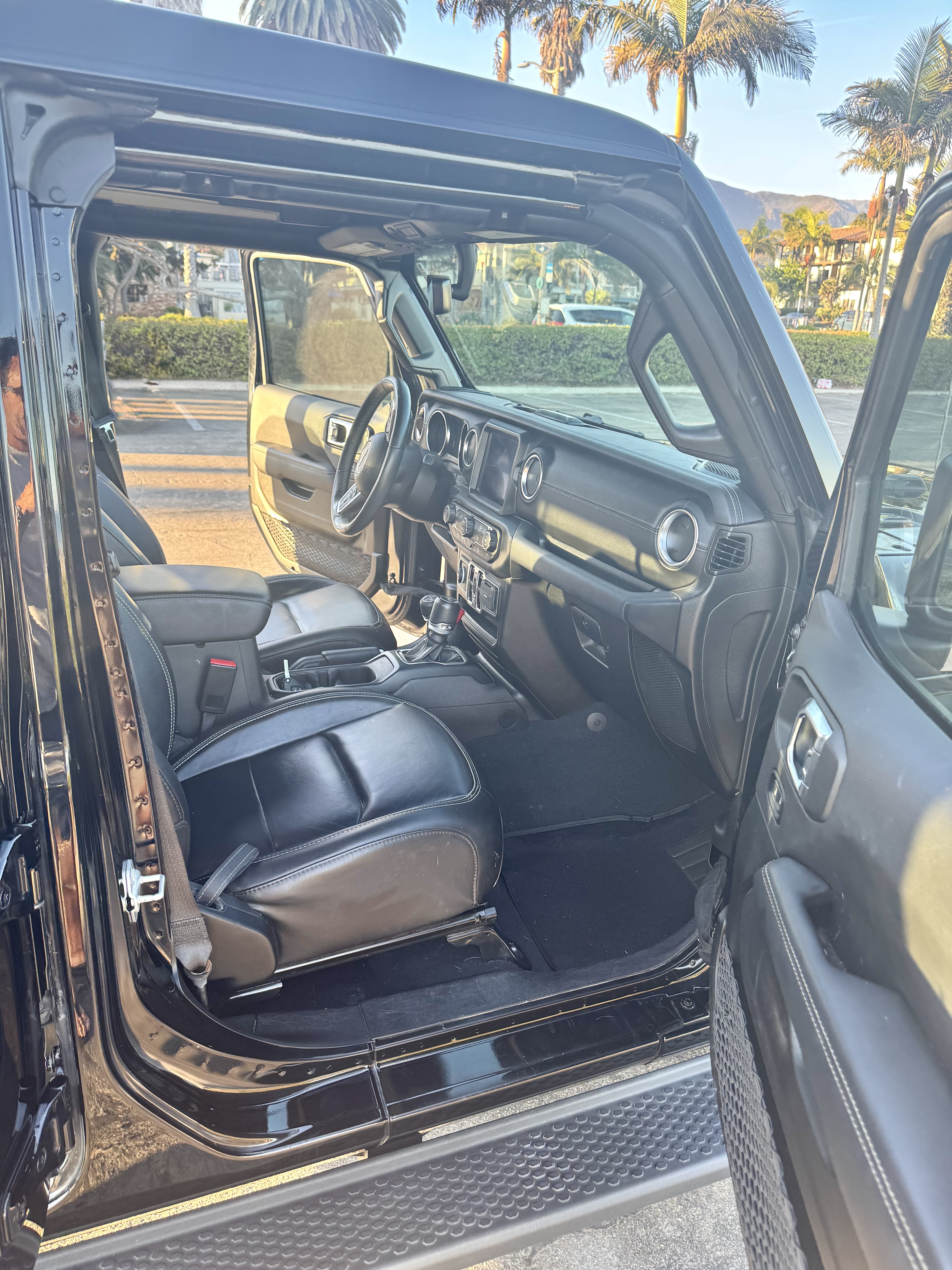 Used 2023 Jeep Wrangler Unlimited Sahara w/ Cold Weather Group AWD/4WD image 13