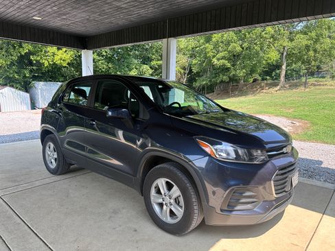 Used 2018 Chevrolet Trax LS AWD/4WD image 1