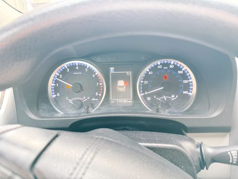 Used 2017 Toyota Highlander LE image 13