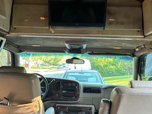 Used 1999 Chevrolet Express 1500 w/ Convenience Pkg RWD image 16