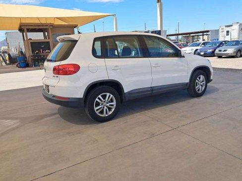 Used 2014 Volkswagen Tiguan S image 11