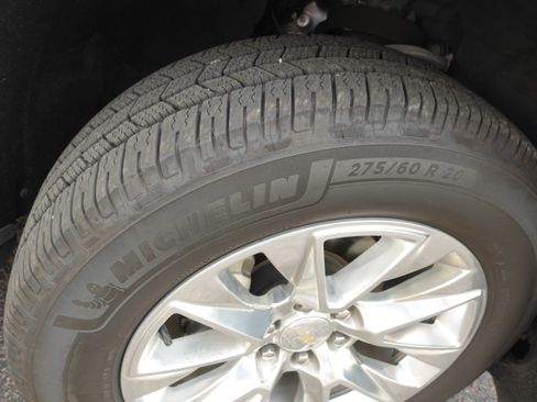 Used 2023 Chevrolet Suburban Premier image 5