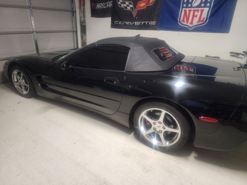 Used 2002 Chevrolet Corvette Convertible w/ Preferred Equipment Group2 image 2