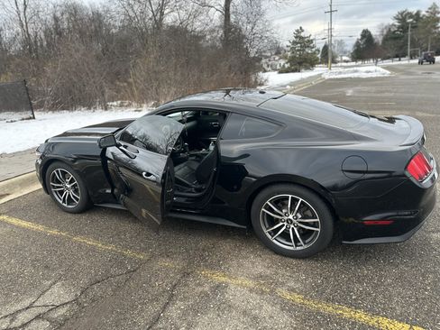 Used 2017 Ford Mustang Premium image 5