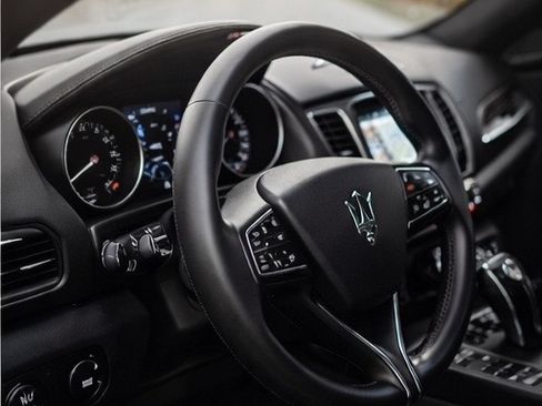 Used 2021 Maserati Levante image 6