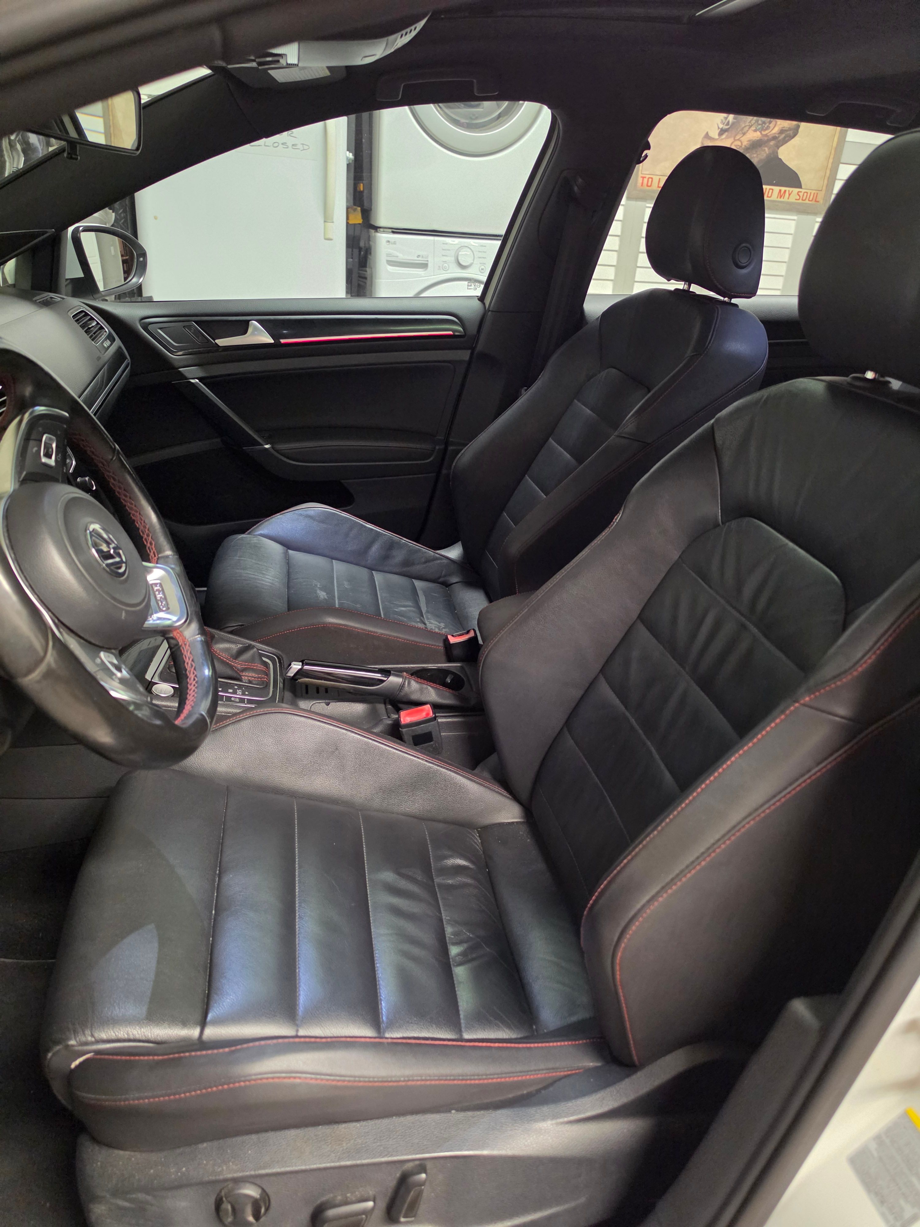 Used 2015 Volkswagen Golf 4-Door FWD image 11