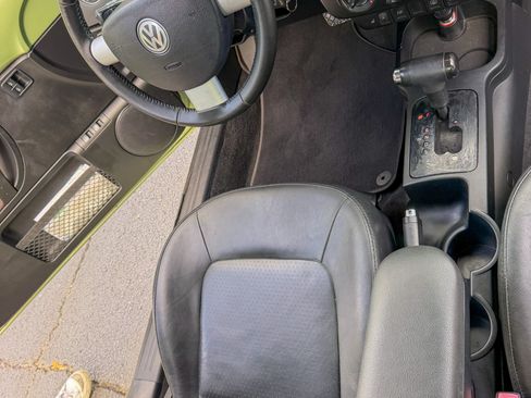 Used 2009 Volkswagen Beetle Coupe FWD image 11