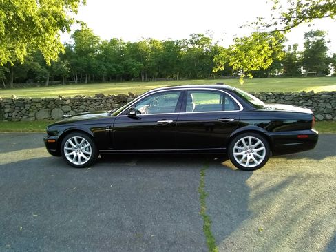 Used 2008 Jaguar XJ8 image 9