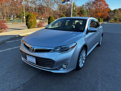 Used 2014 Toyota Avalon Limited image 4