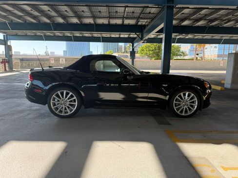 Used 2018 FIAT 124 Spider Lusso w/ Convenience Group RWD image 6