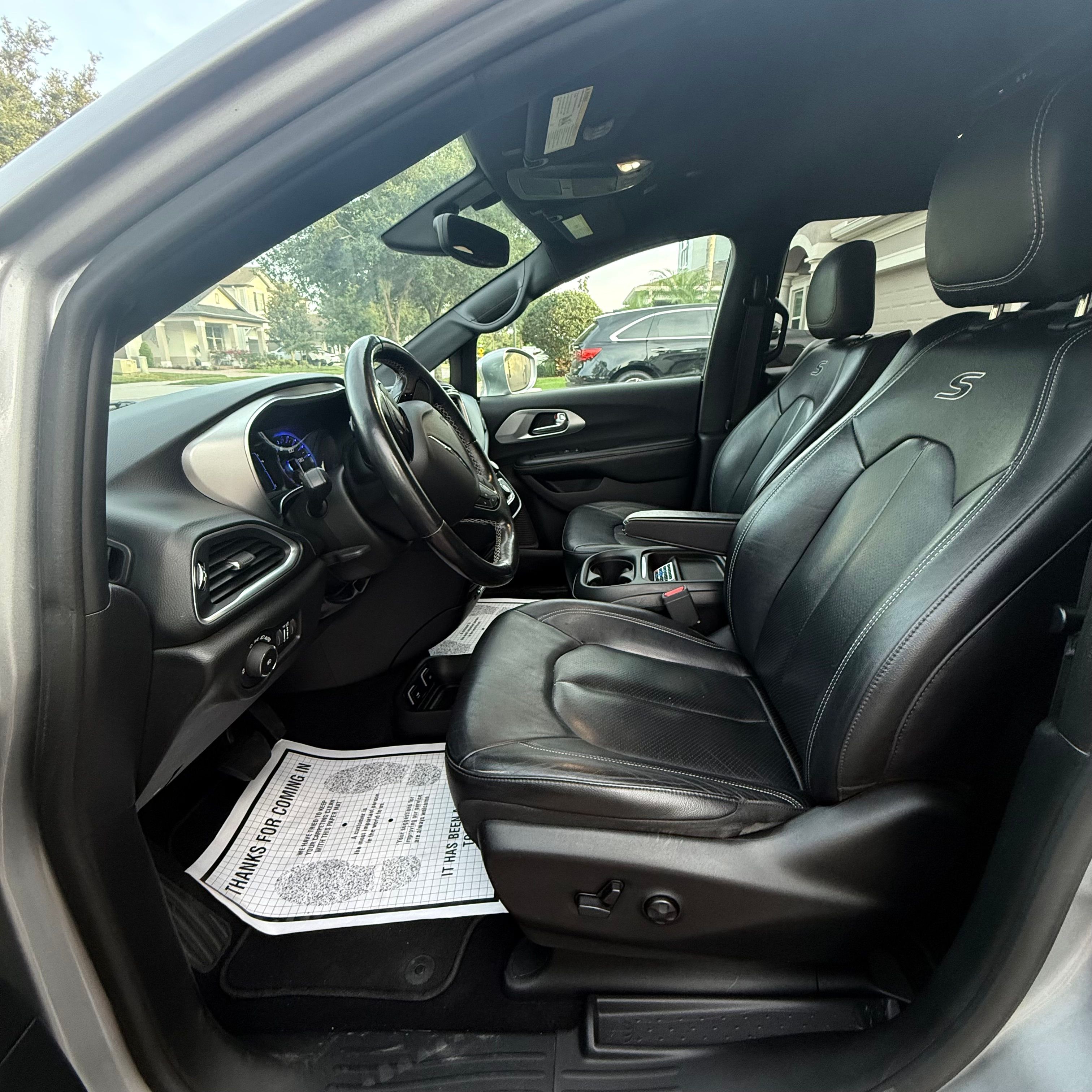 Used 2019 Chrysler Pacifica Touring-L w/ S Appearance Package FWD image 6