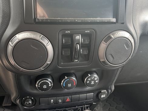 Used 2015 Jeep Wrangler Unlimited Sport w/ Quick Order Package 24S AWD/4WD image 16