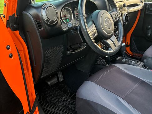 Used 2013 Jeep Wrangler Sport AWD/4WD image 16