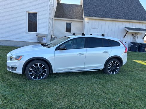 Used 2017 Volvo V60 T5 Cross Country Platinum w/ Climate Package image 1