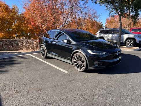 Used 2018 Tesla Model X 75D image 9