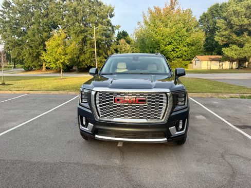Used 2021 GMC Yukon XL Denali w/ Denali Premium Package AWD/4WD image 10