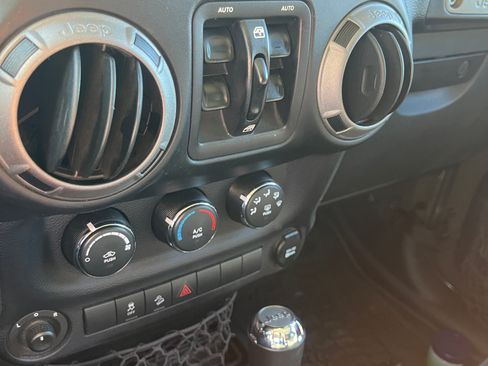 Used 2015 Jeep Wrangler Unlimited Sport image 5