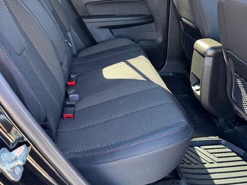 Used 2017 Chevrolet Equinox LT image 11