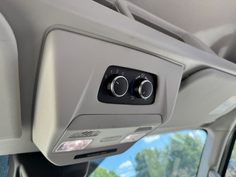 Used 2022 Ford Transit 250 Medium Roof AWD image 15