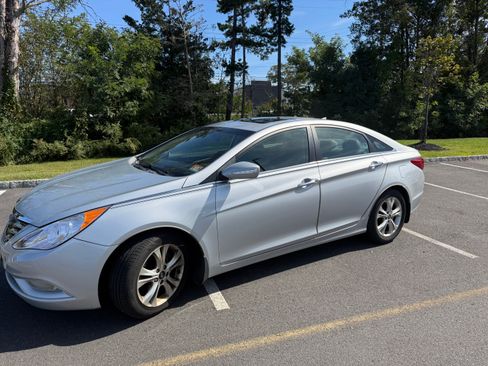 Used 2013 Hyundai Sonata Limited image 1