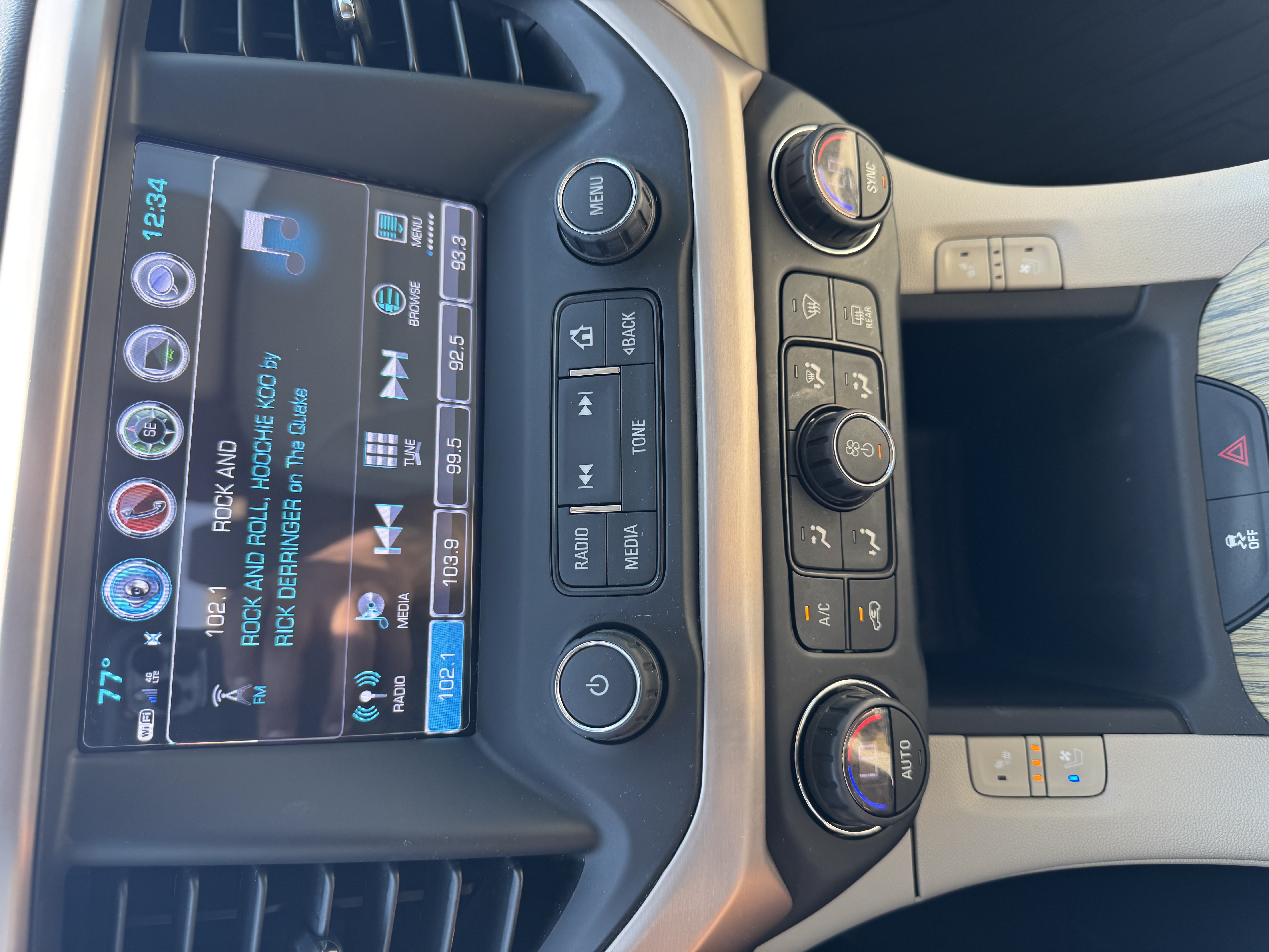 Used 2018 GMC Acadia Denali w/ Technology Package AWD/4WD image 9