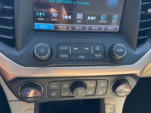 Used 2018 GMC Acadia Denali w/ Technology Package AWD/4WD image 9