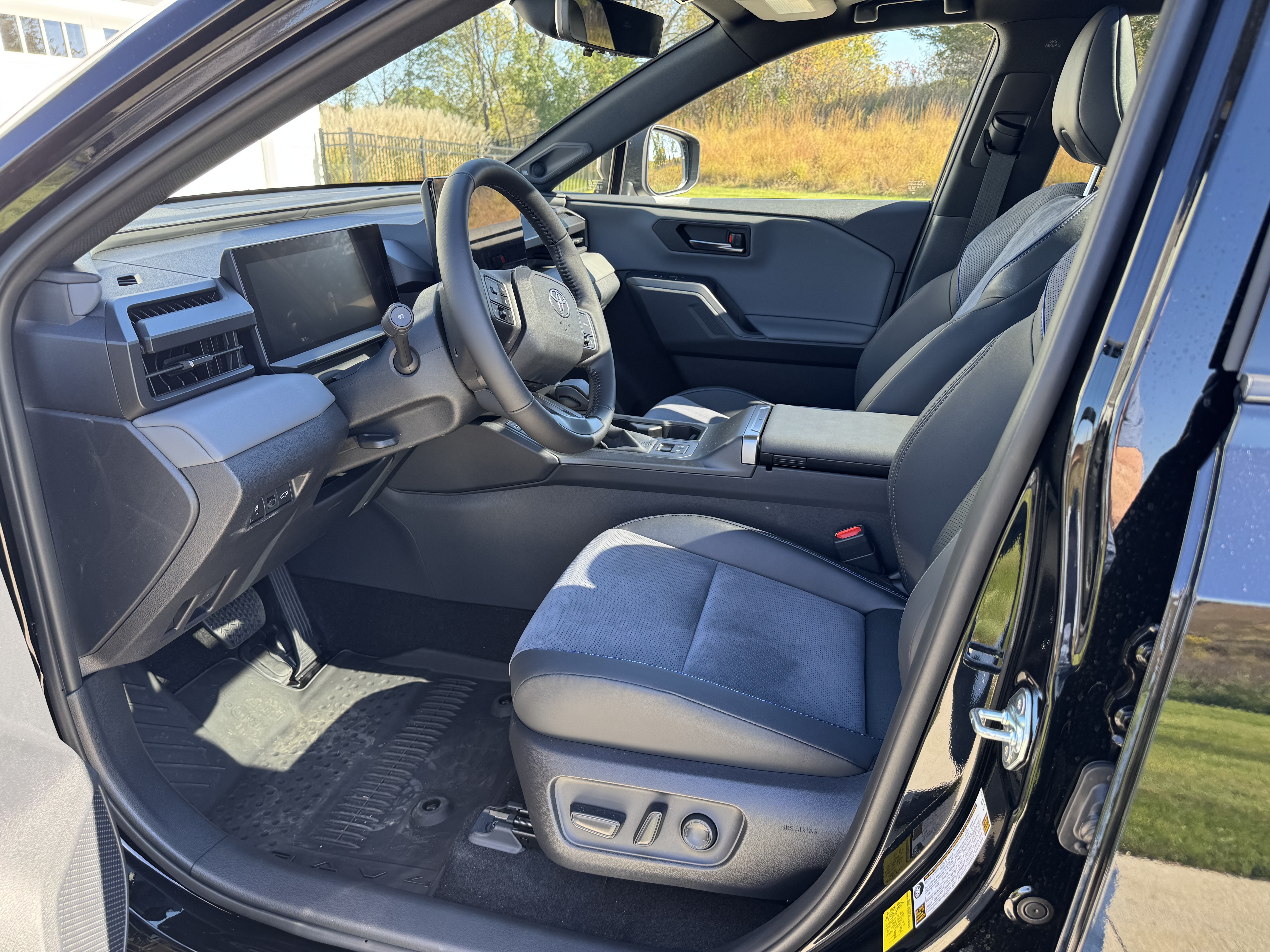 Used 2026 Toyota RAV4 XSE w/ Panoramic Sun Roof Package AWD/4WD image 18