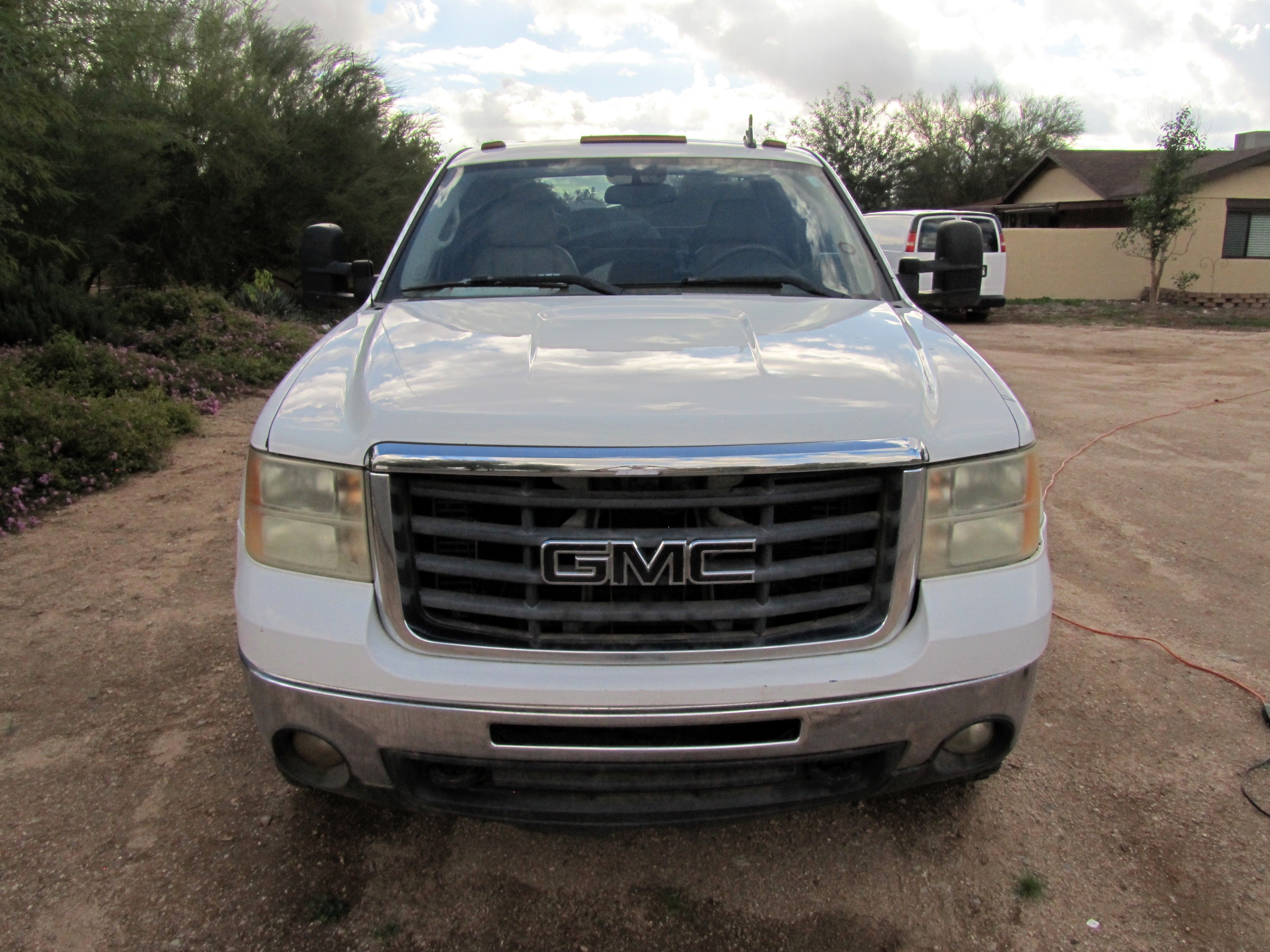 Used 2007 GMC Sierra 3500 SLT w/ Convenience Package AWD/4WD image 2