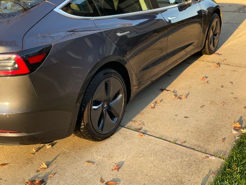 Used 2020 Tesla Model 3 Standard Range Plus image 5