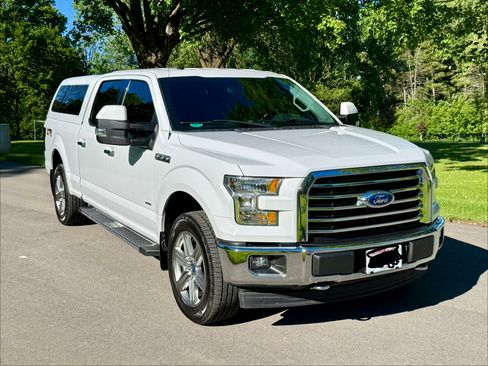 Used 2017 Ford F150 XLT w/ Equipment Group 302A Luxury AWD/4WD image 4
