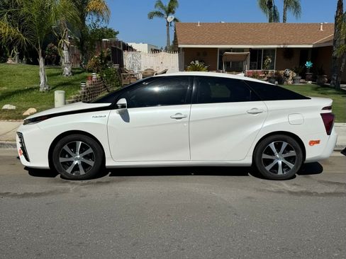 Used 2018 Toyota Mirai image 1
