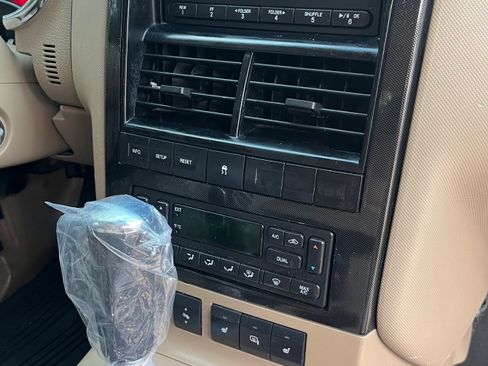 Used 2010 Ford Explorer Sport Trac Limited image 9