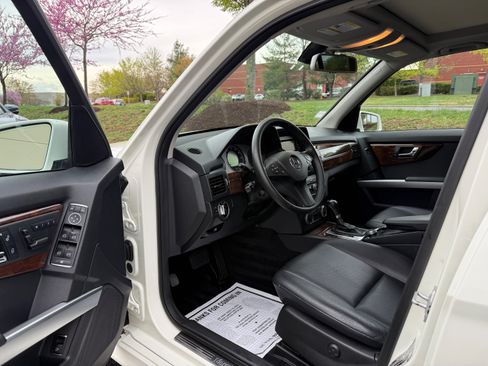Used 2011 Mercedes-Benz GLK 350 4MATIC image 12