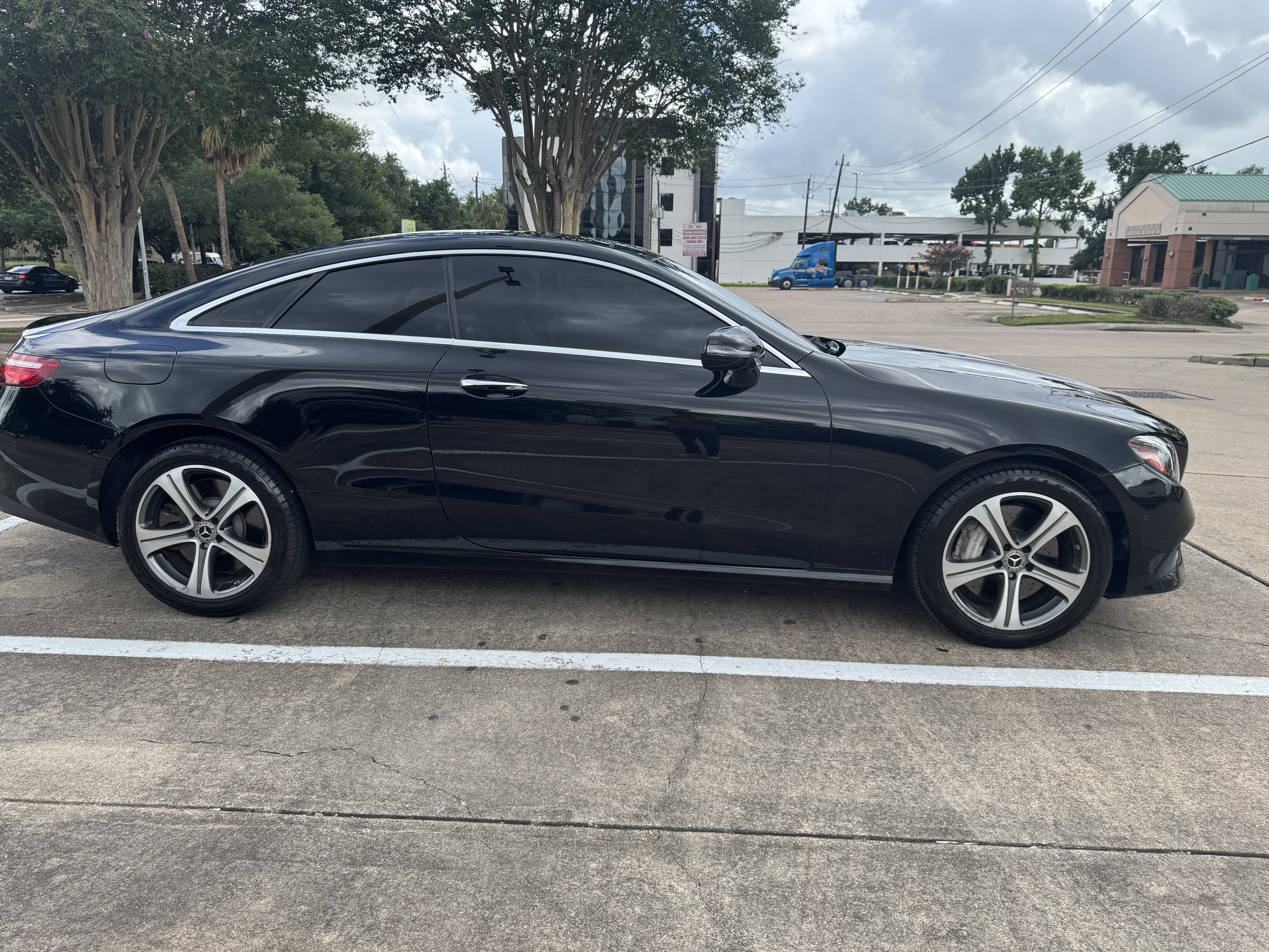 Used 2018 Mercedes-Benz E 400 4MATIC Coupe image 2