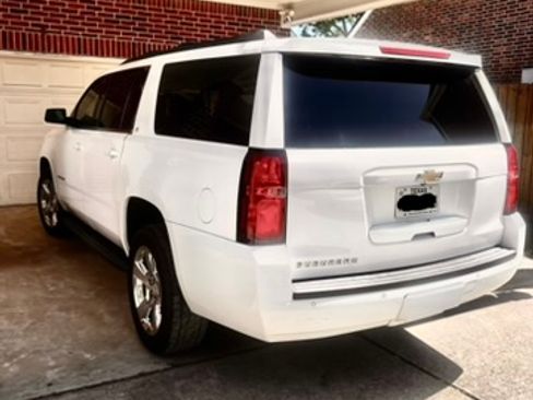 Used 2020 Chevrolet Suburban LT w/ Luxury Package image 5