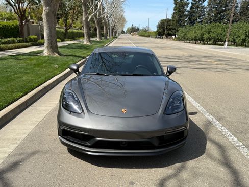 Used 2022 Porsche 718 Cayman GT4 image 2
