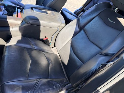 Used 2015 Cadillac Escalade Luxury image 16