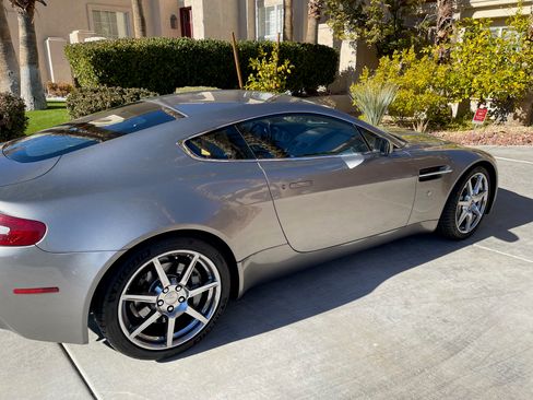 Used 2008 Aston Martin V8 Vantage Coupe 2D image 21