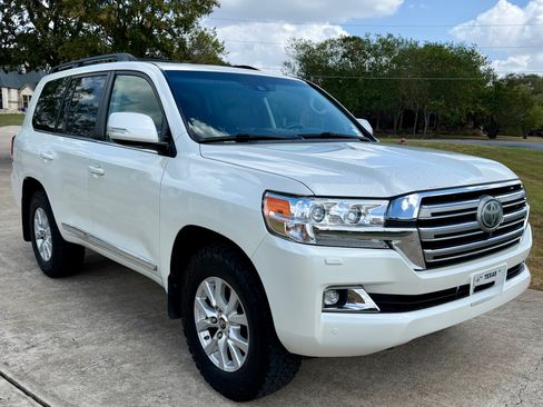 Used 2016 Toyota Land Cruiser AWD/4WD image 5