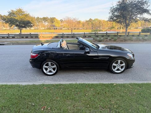 Used 2015 Mercedes-Benz SLK 250 image 4