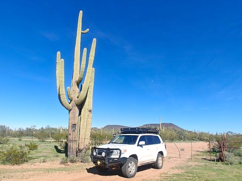 Used 2013 Toyota Land Cruiser image 2