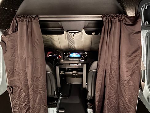 Used 2024 Mercedes-Benz Sprinter 2500 image 17