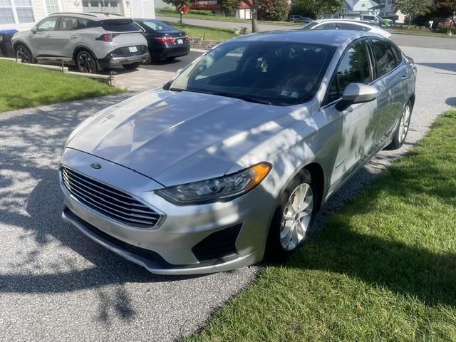 Used 2019 Ford Fusion SE FWD image 1
