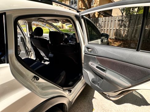 Used 2017 Subaru Crosstrek 2.0i Premium image 14