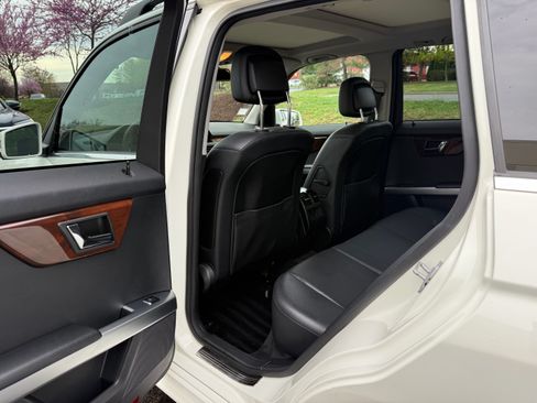 Used 2011 Mercedes-Benz GLK 350 4MATIC image 16