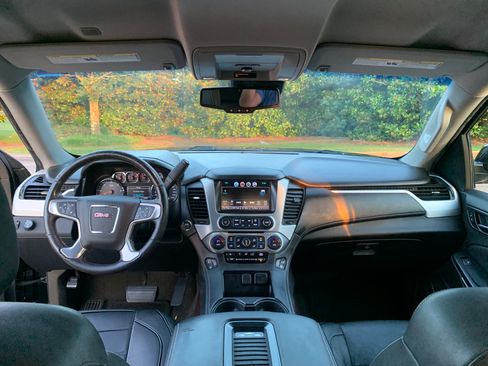 Used 2017 GMC Yukon SLT RWD image 4