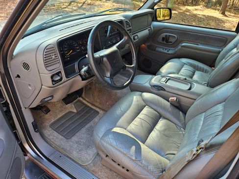 Used 1999 Chevrolet Tahoe Z71 w/ Comfort & Security Pkg image 26